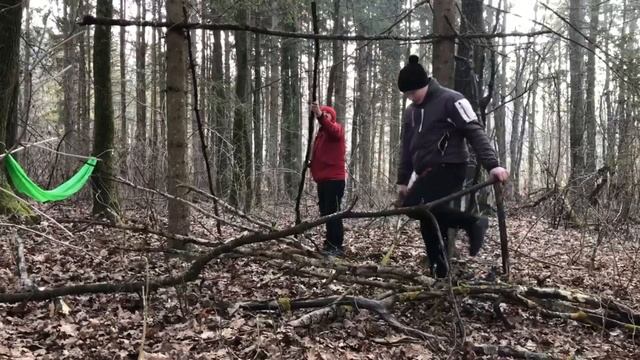Поход в лес, постройка шалаша, 1 часть смотреть онлайн
