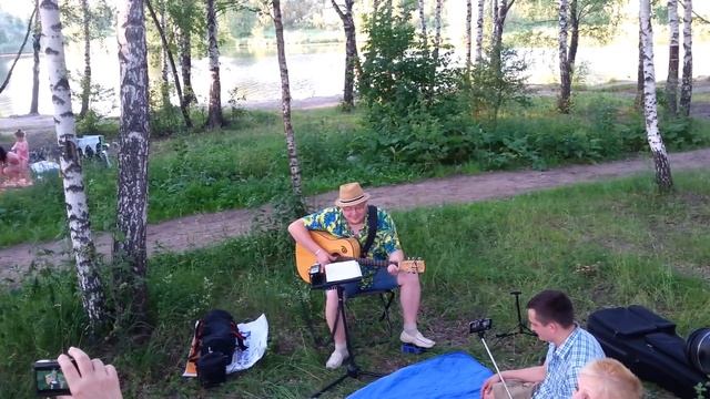 Максим Гребинчуков поет - Я проснусь на рассвете. ... смотреть онлайн