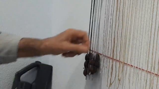 Юрий Овсепян в работе. Подготовка к выставке.