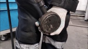 Выпрессовывание поршневого пальца с сохранением поршня