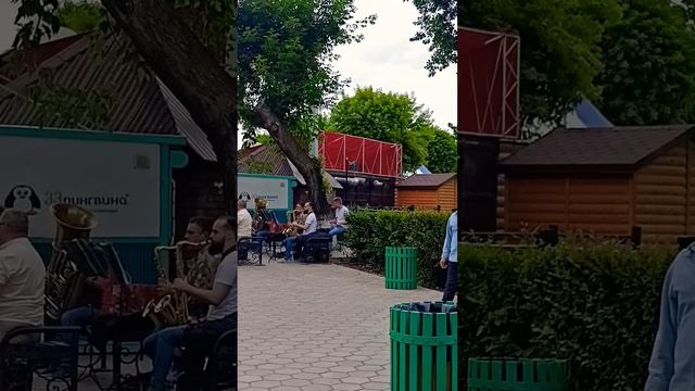 Оркестр в парке. #оренбург #прогулка #отдых #лето