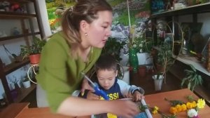 Ұстаздар күніне орай құттықтау қағаздарын безендіру