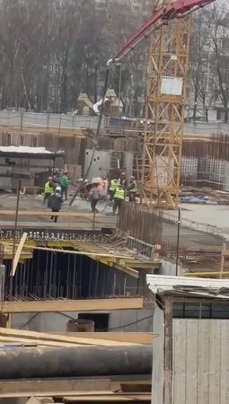 Работа нашего автобетононасоса на объекте