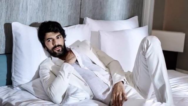 Почему Энгин Акюрек не хотел ехать в Канны с Тубой Бюйюкюстюн? смотреть онлайн