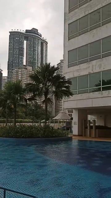 Остановился в отеле с бассейном КУАЛА-ЛУМПУР смотреть онлайн