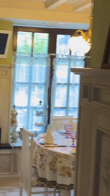 Странный ресторан в России, Кидают тарелки в людей #шортс #еда #жизньвсша смотреть онлайн