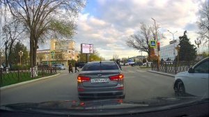 пешеходы тоже иногда ухиевшие