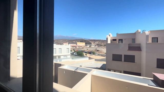 Real Estate in Tenerife/Недвижимость на Тенерифе: 3-bedroom townhouse in El Médano, Tenerife