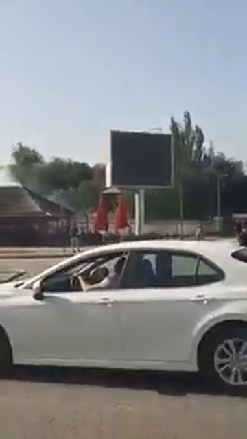 Пожар в летнем кафе напротив ТЦ Алимпик смотреть онлайн