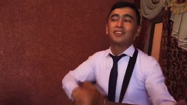 Ақарыс асаба құдалықта халыққа хормен ән айтқызды. смотреть онлайн