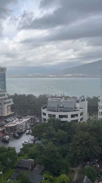 В Геленджике пошли дожди #геленджик #черноеморе #отдых #гдеотдохнуть #краснодарскийкрай #влог #море смотреть онлайн