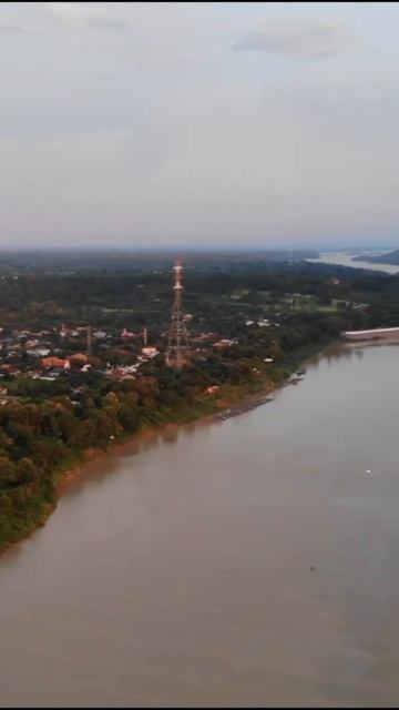 Лаосские курорты на берегу Меконга: Откройте для себя идеальное убежище смотреть онлайн