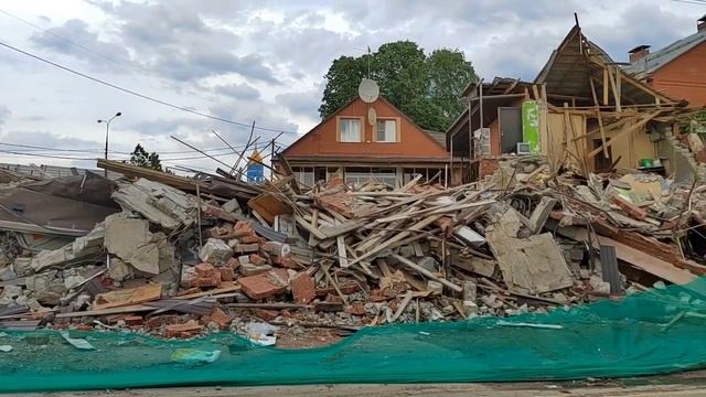 Разрушенный самострой на Водопроводной продолжает травить заповедное яузское болото?