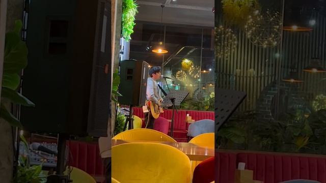 Уютное кафе, вкусный чай , живая красивая музыка - это и есть моя Бакинский атмосфера #баку смотреть онлайн