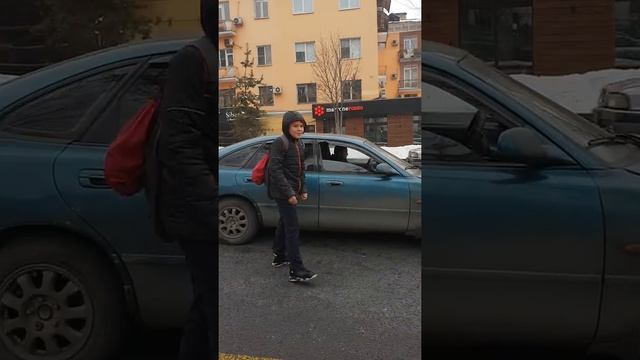 Как надо ловить такси 🤣🤣😂 смотреть онлайн