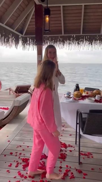 Дочкам грустно на Мальдивах! смотреть онлайн