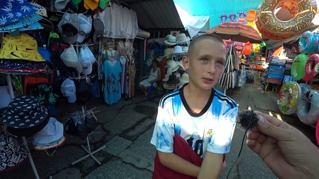 #Архипо-Осиповка. Мой шок в шоке! Впервые увидел, как люди загорают СТОЯ в море. Пляжи лопнули. смотреть онлайн