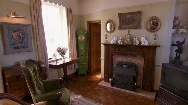 Host Surprises Couple By Showing Them A Converted Ticket Office | Escape To The Country смотреть онлайн