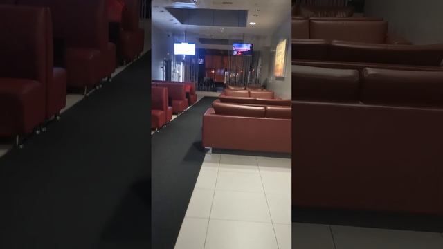 Вот такой БизнесЗал в аэропорту Тюмени. Я тут была одна и три работника зала. Индивидуальный подход смотреть онлайн