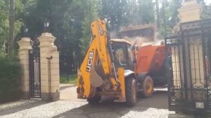 Погрузка строительного мусора экскаватором погрузчиком в Жуковке