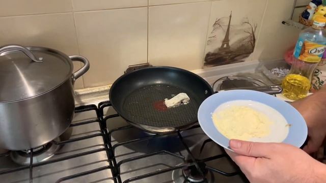 Селедка в сметане на сковороде, Старинный Балтийский рецепт 🐟😋 Herring in sour cream in a frying pa смотреть онлайн