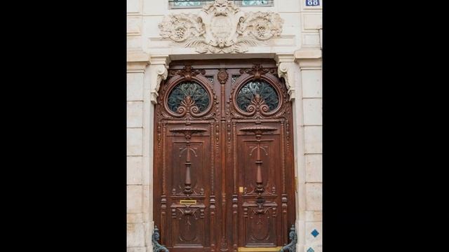 У Парижа красивые двери смотреть онлайн
