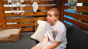 Амелька СЛЕДИТ за Друзьями из ТАЙНЫХ КОМНАТ!