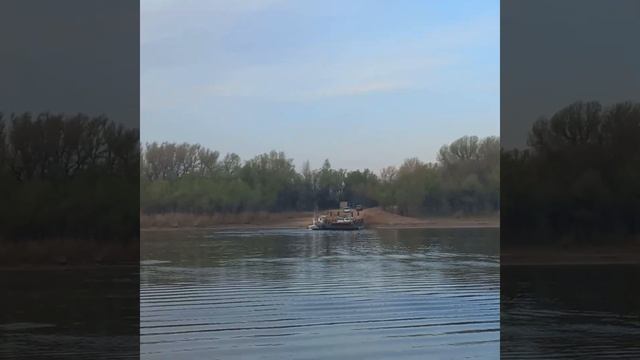 Ждём паром и мчим на Дедушкин хутор. #паром #рыбалка #Астрахань смотреть онлайн
