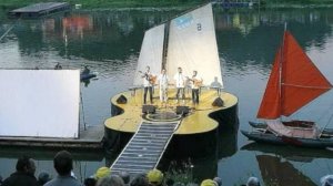 Песня "Как здорово, что все мы здесь сегодня собрались!"