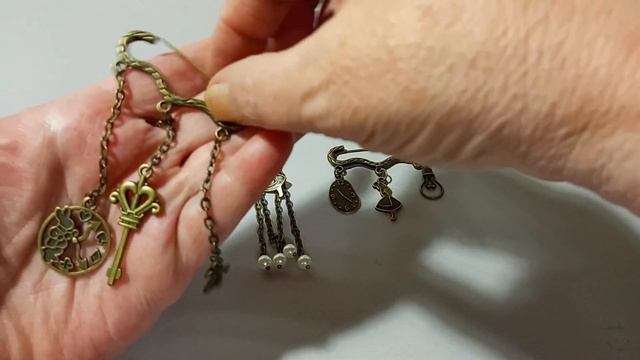 Браслеты для друзей и немного брошек. смотреть онлайн