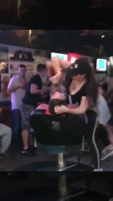 Хороший бар, отличное обслуживание! Amazing bartender skills смотреть онлайн