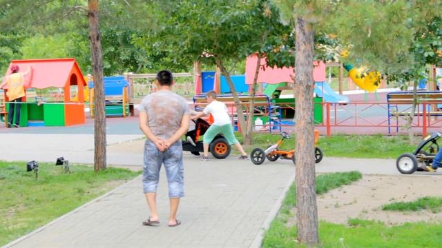 Дети инвалиды в парке Лисаковска. смотреть онлайн