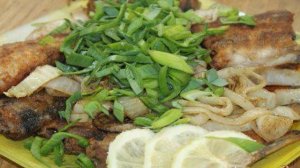 Жареная щучка с луком