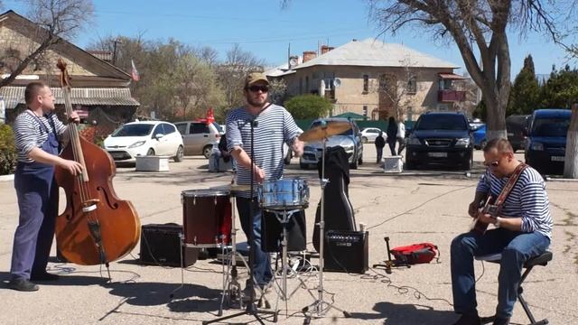 05. ПРИМОРСКИЙ ПАРК на субботнике возле памятника Гвардейской Славы., Севастополь, 25.04.15 смотреть онлайн