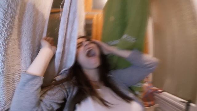 SandeFF & Stella - ТРИ КИЛА БАНАНИ (KRISKO ft. SLAVI TRIFONOV-GLEDAI KAK SE PRAVI) PARODY 2018 смотреть онлайн