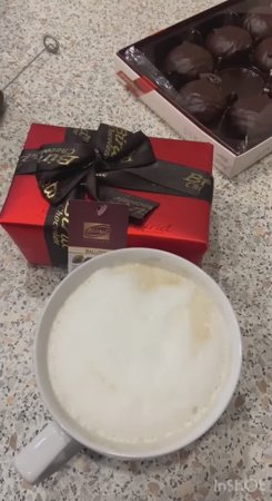 Многоэтажная коробка конфет. Кофе и сладости!