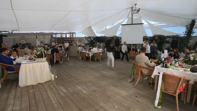 Танцующие официанты бк смотреть онлайн