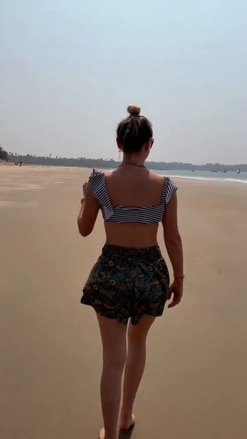 Гоанский вайб 💙 Укатили на Paradise beach в штат Махараштра #india #yoga #гоа #жизньвиндии #goa смотреть онлайн