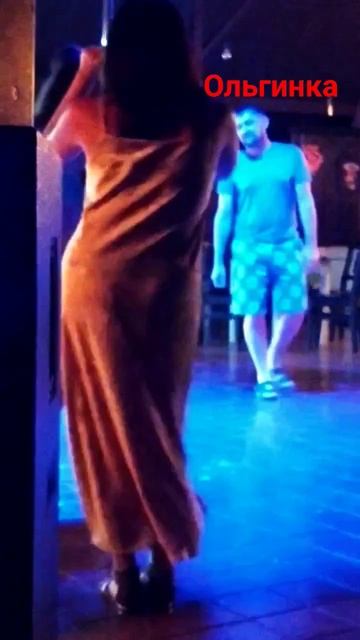 Танцы в южном кафе. Ольгинка #ольгинка #черноеморе #жизньнаморе #курортыроссии #отдых #курорт #live смотреть онлайн