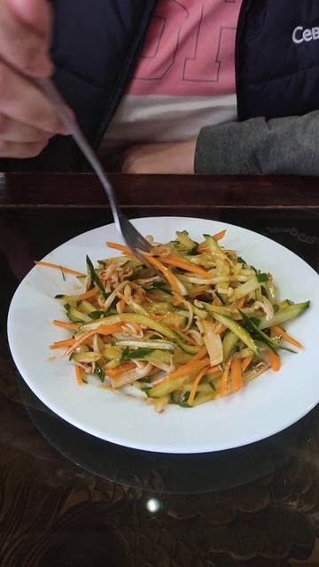 Грибы Цзиньчжень под острым соусом с огурцами. Кафе Пекин. г. Владимир. 15.04.2023. 190 руб смотреть онлайн