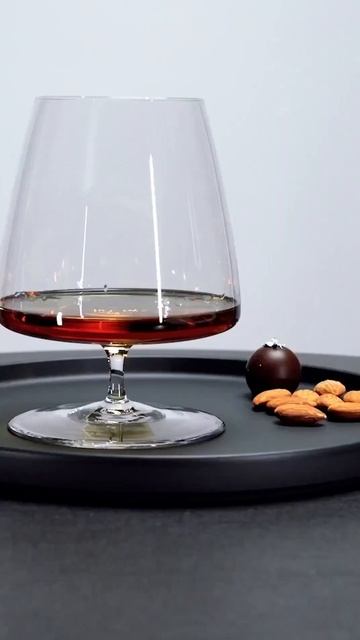 🥂Насладитесь всеми гранями Вашего напитка из бокалов MetroChic Glass. смотреть онлайн