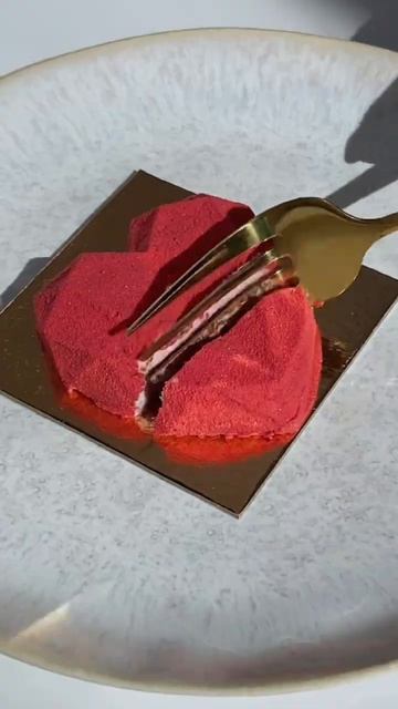 Мои первые муссовые пирожные «КРАСНЫЙ БАРХАТ», они точно покорят сердце каждого своей нежностью❤️☁️ смотреть онлайн