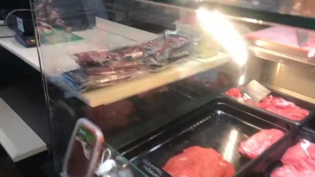 За продуктами. Мясо, колбаса, овощи. смотреть онлайн