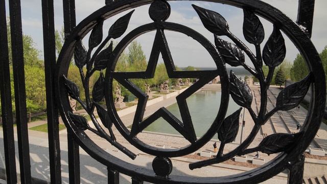 Возложение цветов на Мамаевом Кургане 2025 смотреть онлайн