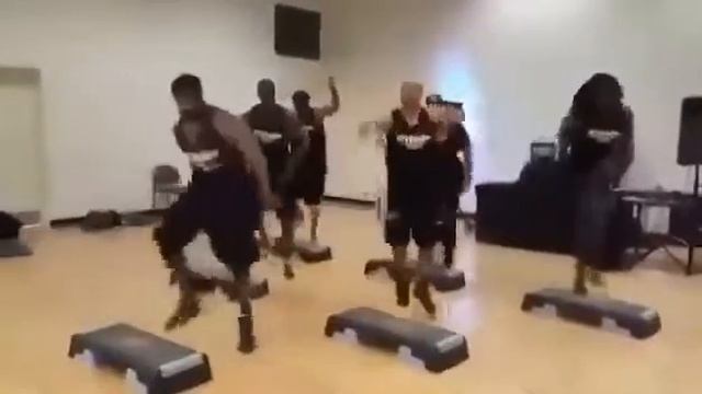 Мужчины на степ аэробике покорили интернет смотреть онлайн