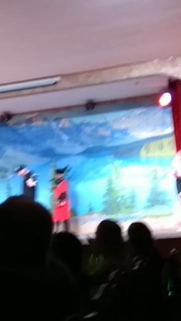 Кавказский танец джигита в исполнении русского туриста на Кавказском застолье смотреть онлайн