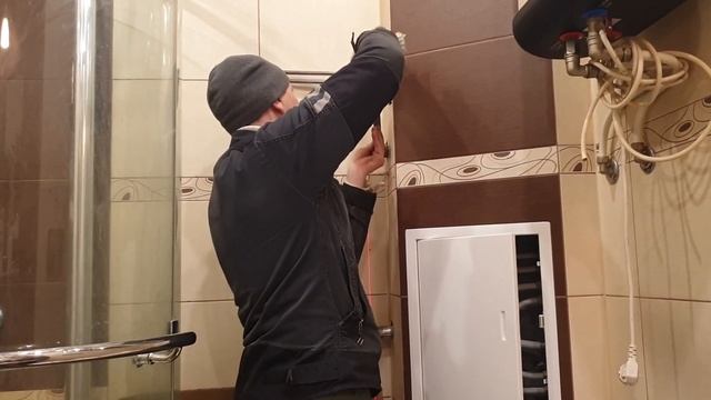 Полотенцесушитель, замурованные стяжные муфты