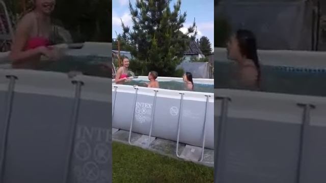 Купаемся наоборот смотреть онлайн