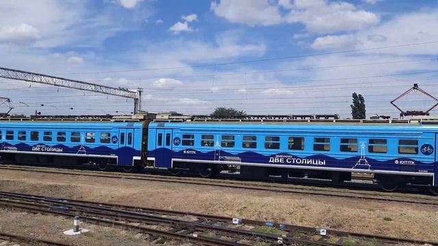 "Необычный ракурс" ЭД4М-0422 "Две Столицы" прибывает на станцию Евпатория-Товарная! [КЖД 2022] смотреть онлайн