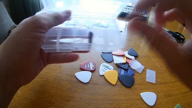 #Распаковка из Китая №8. Гитарные принадлежности(медиаторы + ремни) + микрофон BM - 800. смотреть онлайн